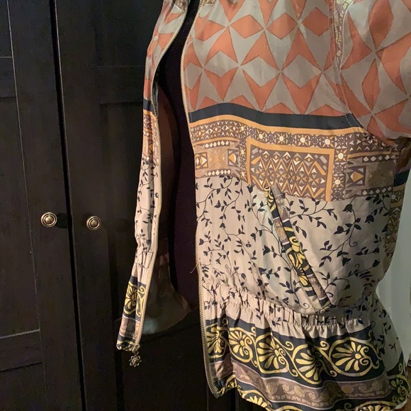 Silk Jacket (Oversized) - Picture 4 of 10